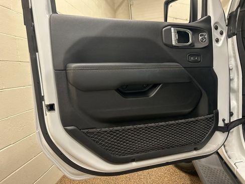 Used 2021 Jeep Wrangler Unlimited Sahara image 13