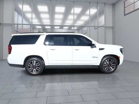 Used 2021 GMC Yukon XL AT4 w/ AT4 Premium Plus Package AWD/4WD image 9