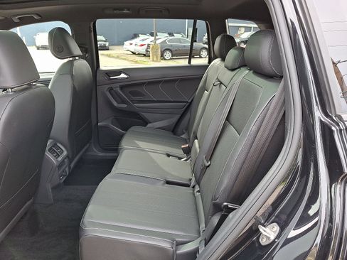 Used 2022 Volkswagen Tiguan SE R-Line image 10