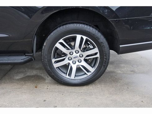 Used 2024 Ford Expedition XLT image 30