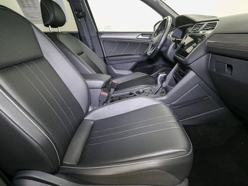 Certified 2022 Volkswagen Tiguan SE R-Line image 24