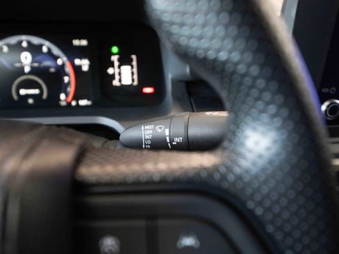Used 2025 Toyota Tacoma SR AWD/4WD image 14