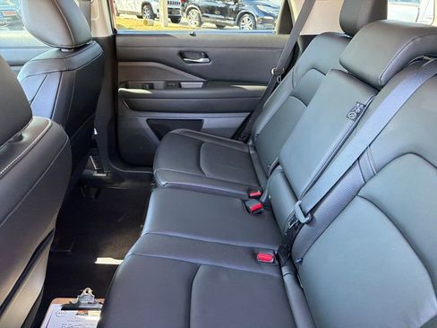 Used 2022 Nissan Pathfinder SL image 30