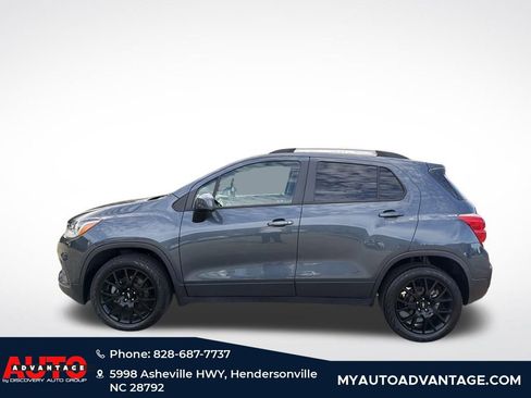 Used 2022 Chevrolet Trax LT w/ Driver Confidence Package image 2