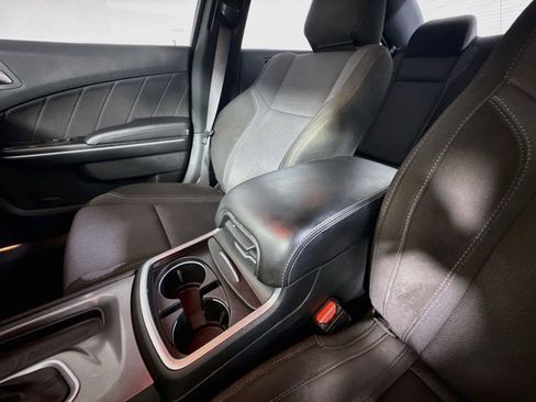 Used 2020 Dodge Charger SXT RWD image 15