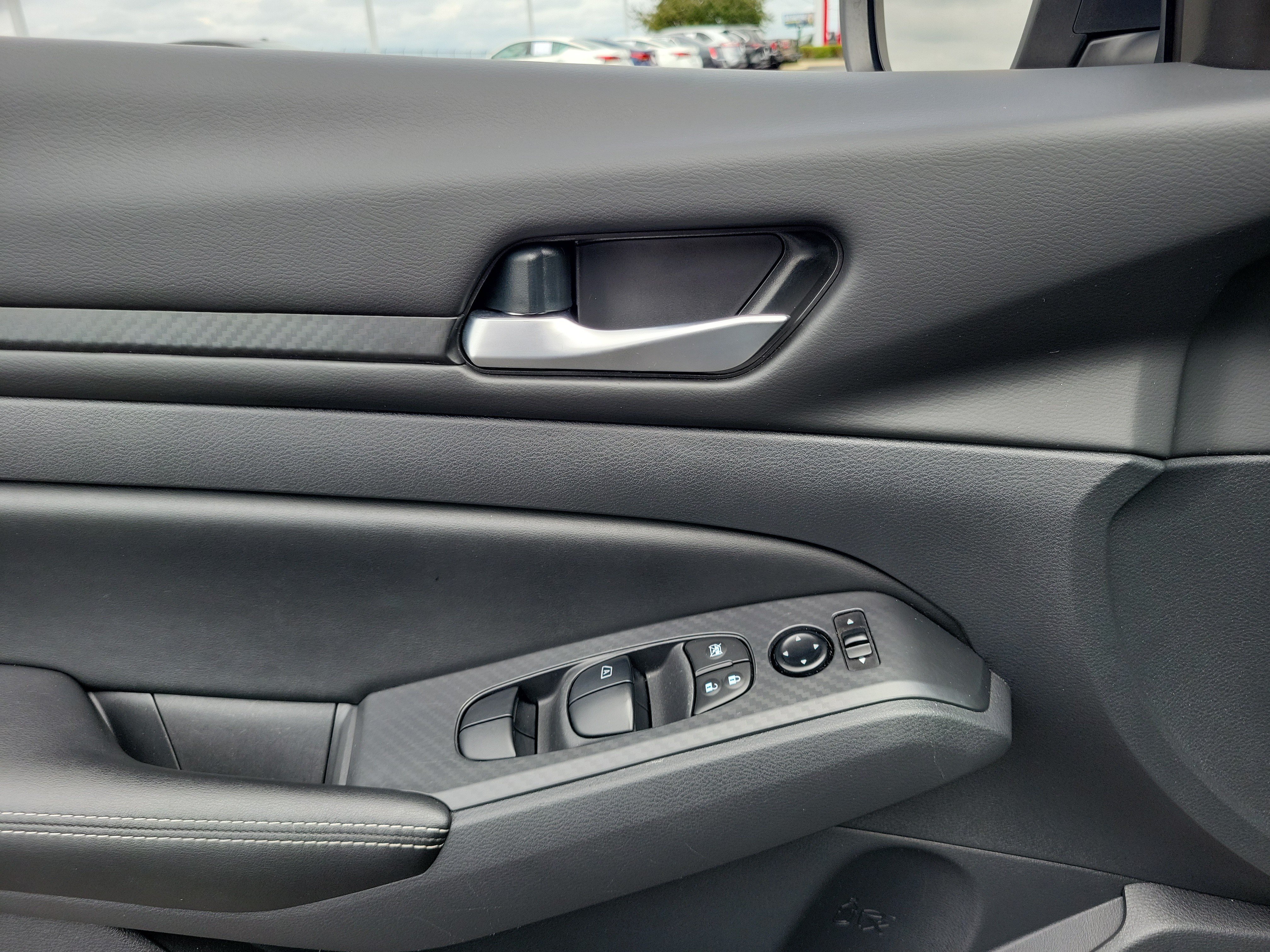 Used 2025 Nissan Altima 2.5 SV FWD image 17