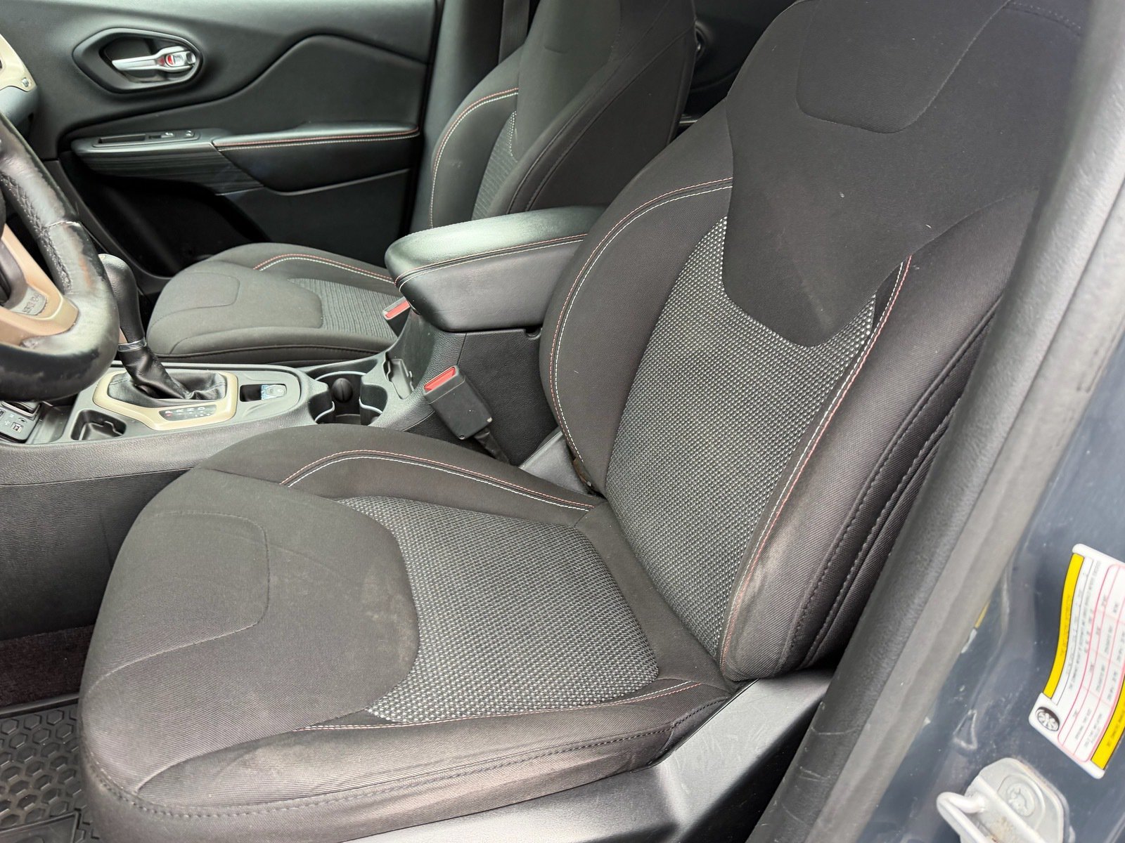 Used 2016 Jeep Cherokee 75th Anniversary FWD image 23