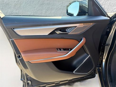 Used 2023 Jaguar F-PACE R-Dynamic S image 21