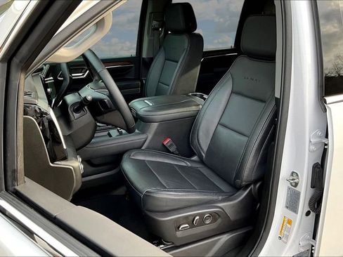 Used 2024 GMC Sierra 3500 Denali w/ Denali Reserve Package image 24