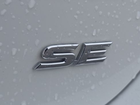 Used 2023 Toyota Camry SE FWD image 9