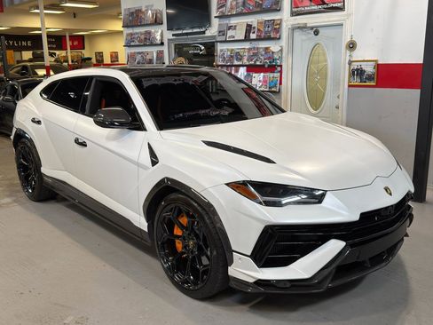 Used 2023 Lamborghini Urus Performante AWD/4WD image 3