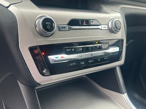 Used 2022 Ford Explorer XLT w/ Equipment Group 202A image 38