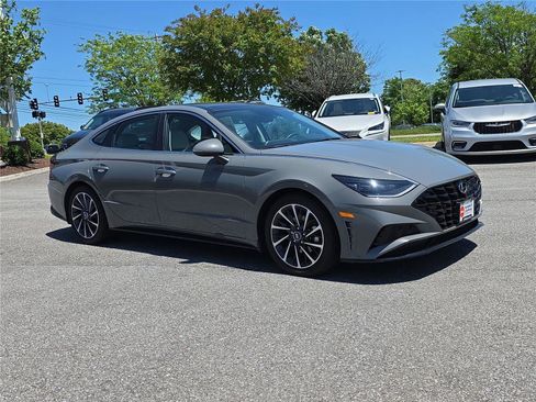 Certified 2022 Hyundai Sonata Limited w/ Preferred Accessory Package FWD image 2