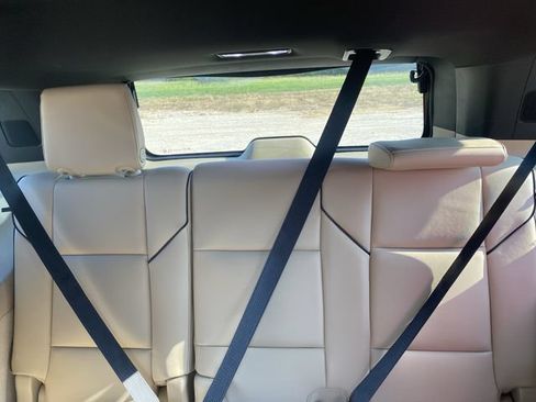 Used 2023 Cadillac Escalade Premium Luxury AWD/4WD image 19