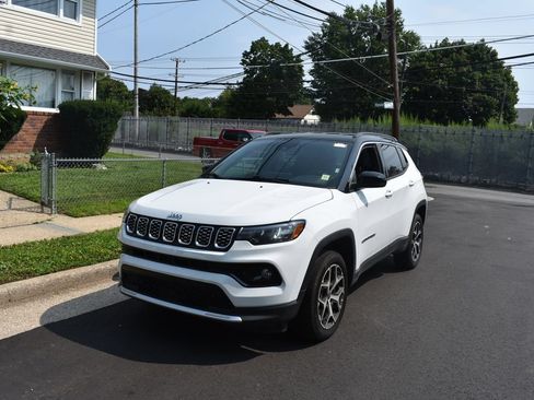 Used 2026 Jeep Compass Limited AWD/4WD image 2