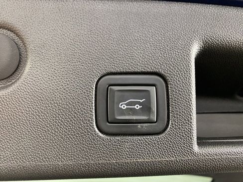 Used 2023 Chevrolet Equinox LT AWD/4WD image 29