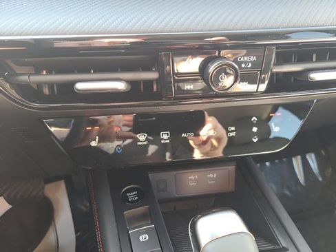 New 2026 Nissan Kicks SR w/ Cold Weather Package image 15