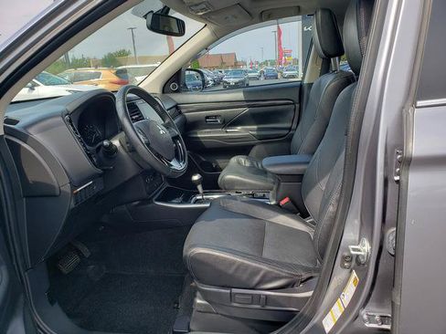 Used 2018 Mitsubishi Outlander AWD image 10