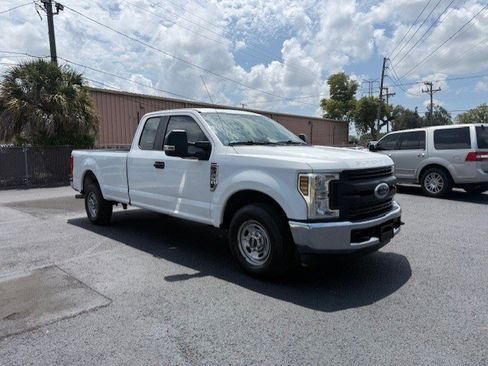 Used 2018 Ford F250 XL w/ Power Equipment Group RWD image 4