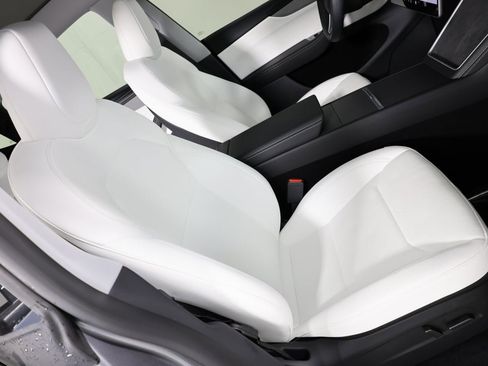 Used 2026 Tesla Model Y Long Range image 27