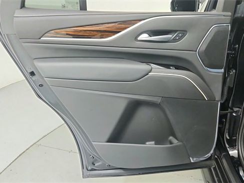 Certified 2024 Cadillac Escalade Premium Luxury image 17