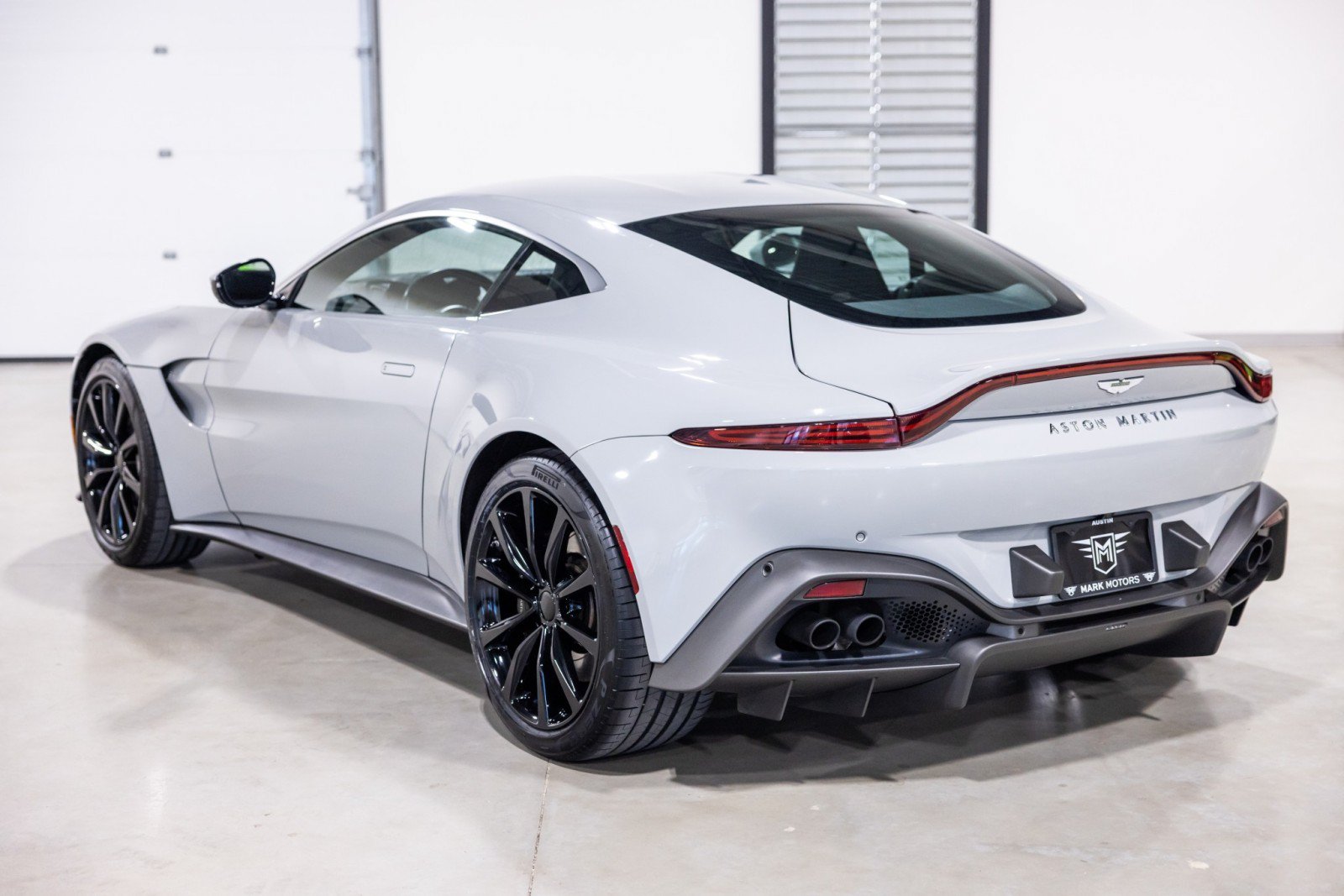 Used 2023 Aston Martin V8 Vantage Coupe RWD image 7