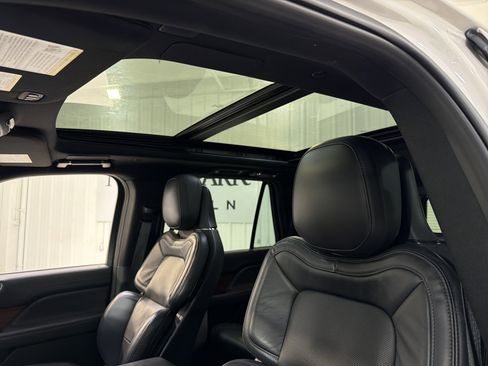 Used 2023 Lincoln Navigator Reserve image 10
