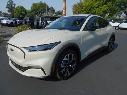 New 2025 Ford Mustang Mach-E Select image 23