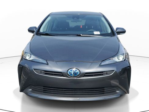 Used 2022 Toyota Prius LE image 2
