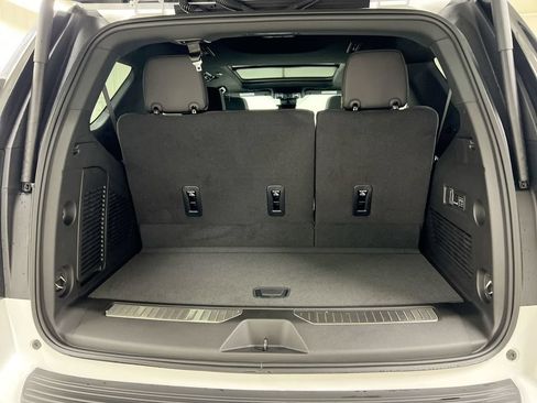 Used 2024 Chevrolet Tahoe Premier AWD/4WD image 25