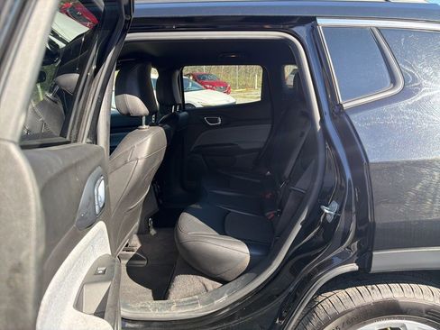 Used 2024 Jeep Compass Latitude image 10