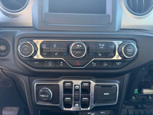 Used 2018 Jeep Wrangler Unlimited Sport S AWD/4WD image 15