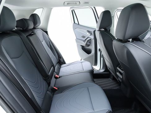 New 2026 Volkswagen Tiguan SE image 38