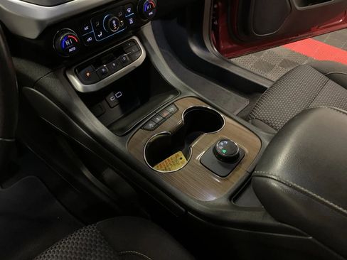 Used 2020 GMC Acadia SLE image 37