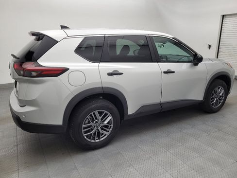 Used 2024 Nissan Rogue S AWD/4WD image 10