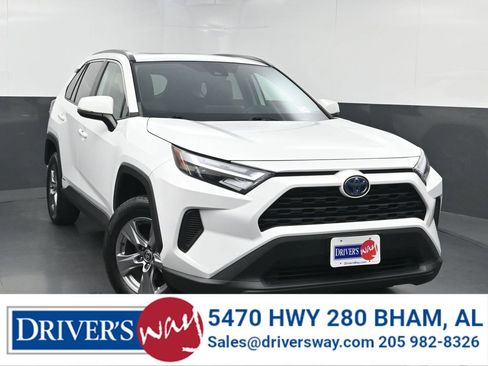 Used 2022 Toyota RAV4 XLE w/ Convenience Package AWD/4WD image 1