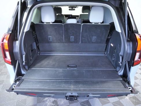 Certified 2025 Ford Expedition Active AWD/4WD image 7