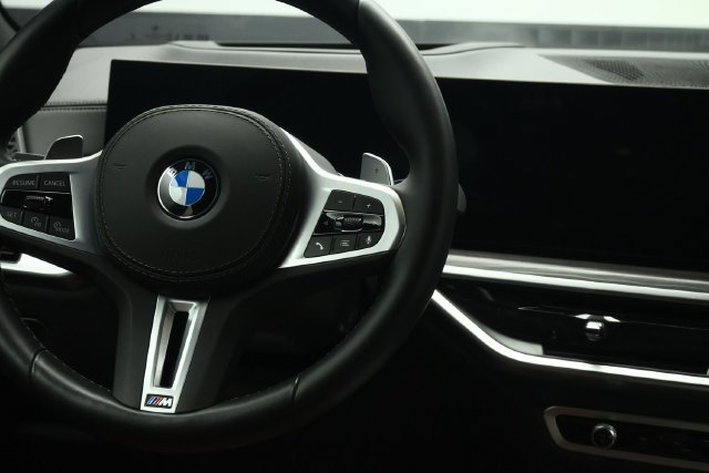 Used 2025 BMW X7 M60i w/ Executive Package AWD/4WD image 43