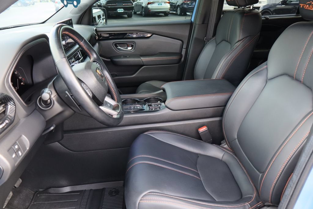 Used 2025 Honda Pilot TrailSport image 22