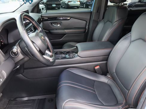 Used 2025 Honda Pilot TrailSport image 22
