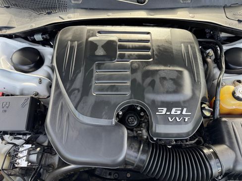 Used 2016 Dodge Charger SXT image 22