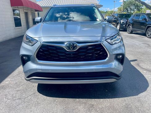 Used 2023 Toyota Highlander Platinum FWD image 8