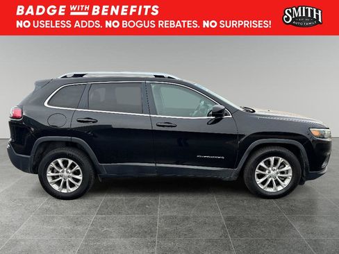 Used 2019 Jeep Cherokee Latitude w/ Popular Appearance Group FWD image 3