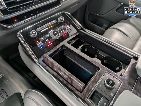 Used 2019 Lincoln Navigator Select w/ Technology Package AWD/4WD image 16