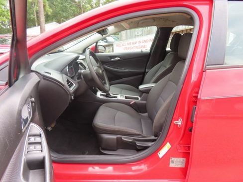 Used 2018 Chevrolet Cruze LS FWD image 17