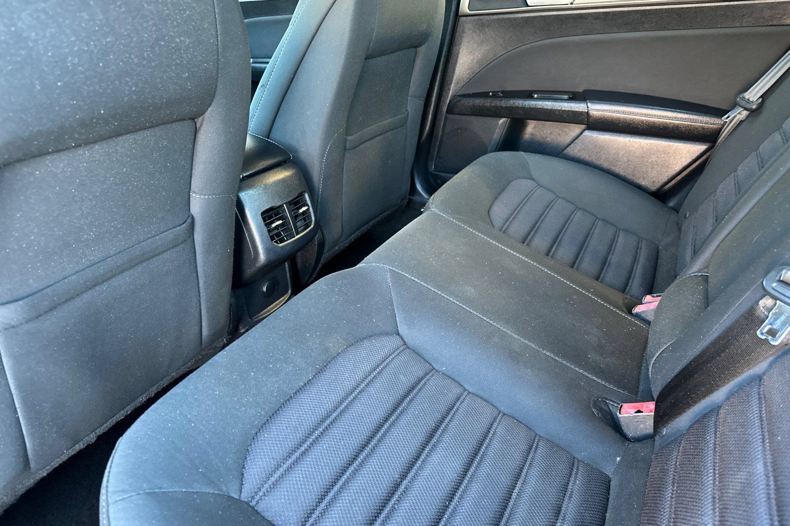 Used 2017 Ford Fusion SE w/ Fusion SE Technology Package FWD image 15