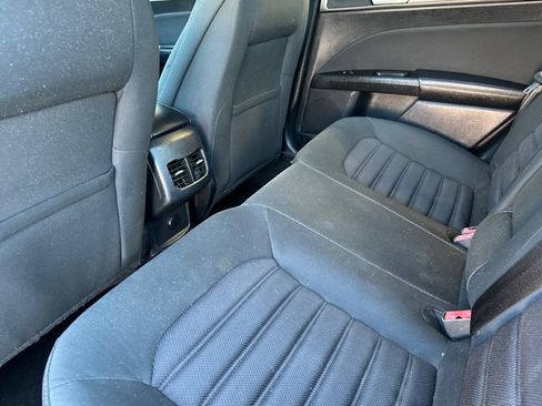 Used 2017 Ford Fusion SE w/ Fusion SE Technology Package FWD image 15