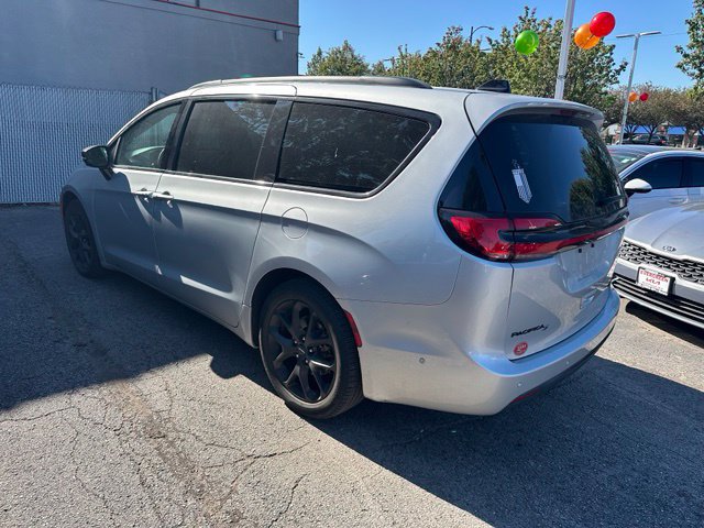 Used 2024 Chrysler Pacifica Limited w/ S Appearance Package FWD image 6
