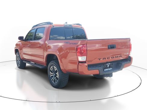 Used 2017 Toyota Tacoma SR5 w/ Tow Package RWD image 5