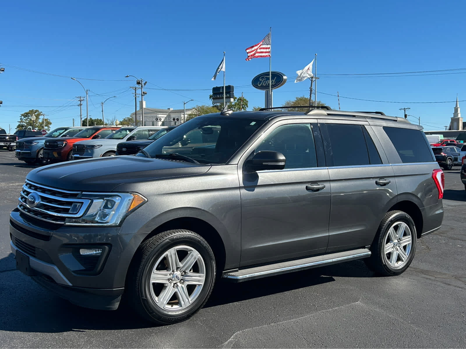 Used 2019 Ford Expedition XLT w/ Equipment Group 202A AWD/4WD image 2